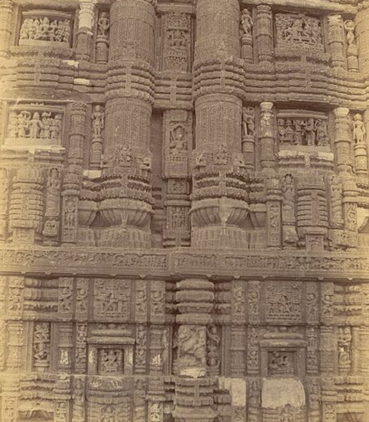 भारतीय पुरातत्व सर्वेक्षण संकलन से लिया गया १८९० के दशक में पूर्णो चंद्र मुखर्जी द्वारा खींचा गया पुरी के जगन्नाथ मंदिर का छायाचित्र l