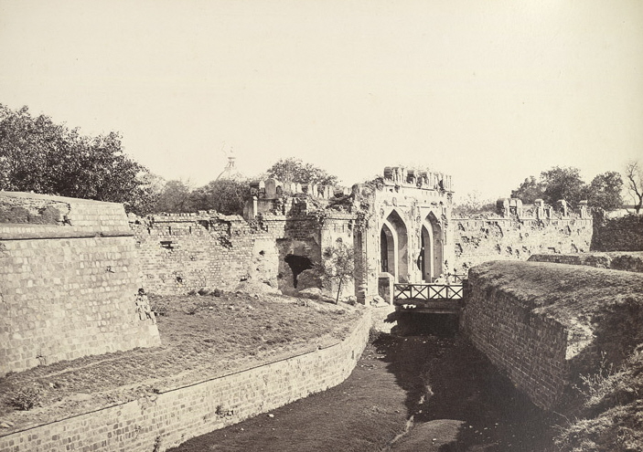 The damaged Kashmiri Gate. Circa 1860
